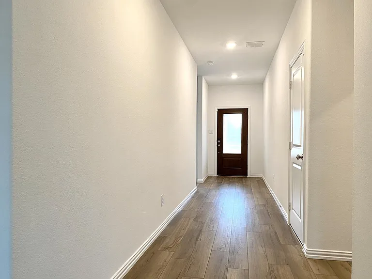 1201 Sassafras Dr — Photo 5