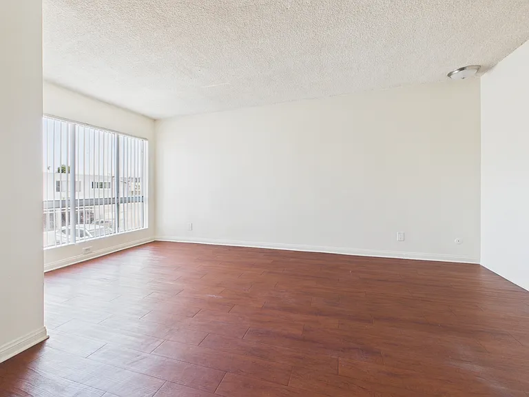 Sepulveda Manhattan Apartments — Photo 13