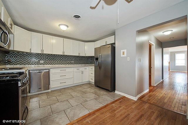 1st image of 1045 W Belmont Ave #3F
