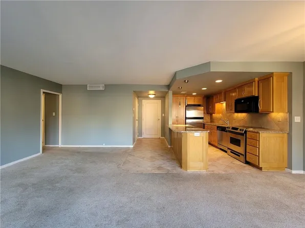 803 W 48th St APT 303, Kansas City, MO 64112