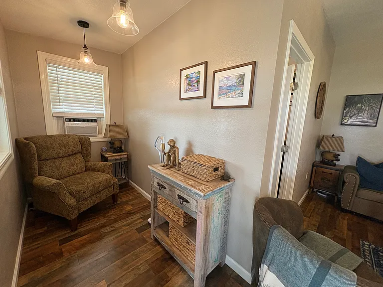 2376 E Armstrong Rd — Photo 6