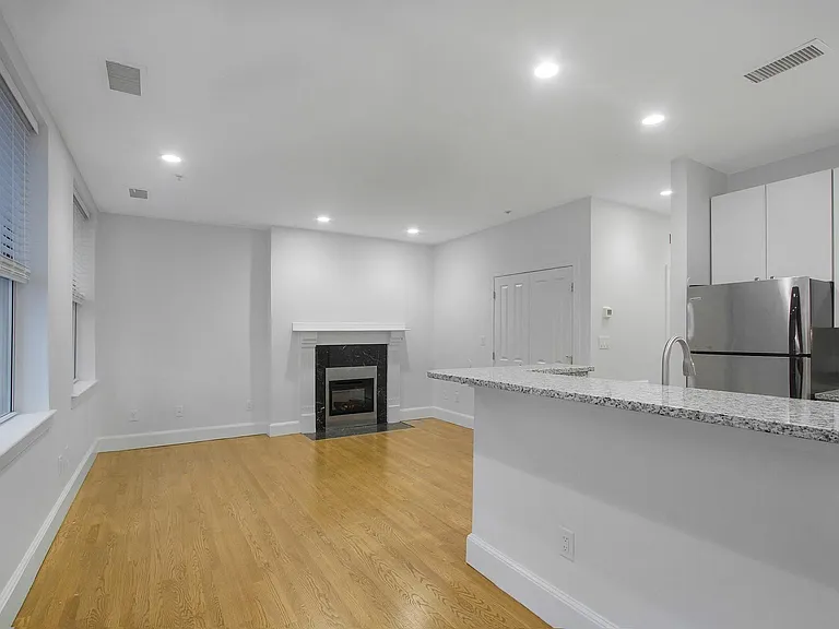 140 Boylston St #8 — Photo 6