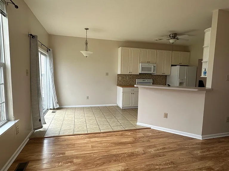 Family room to Breakfast area