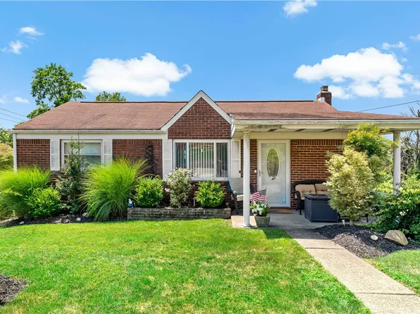 818 Alberta Dr, West Mifflin, PA 15122