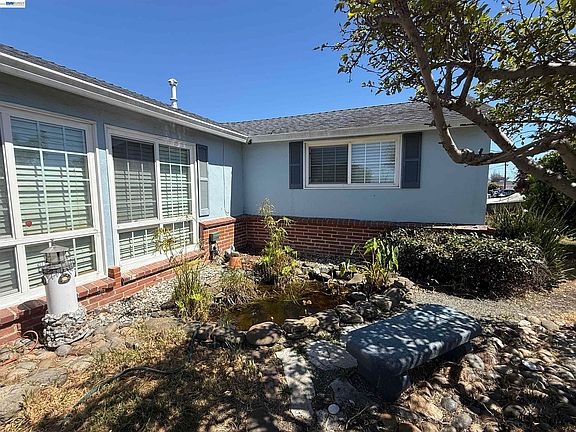 3rd image of 1362 Esser Ave