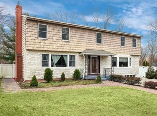 4 Woodland Rd, Miller Place, NY 11764