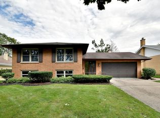 841 S Hillcrest Ave, Elmhurst, IL 60126