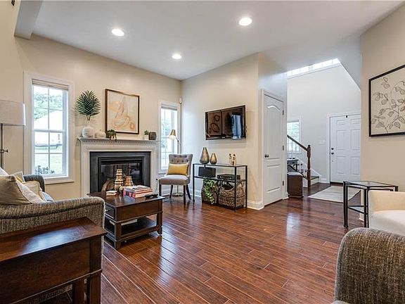 4th image of 223 Bentbrook Cir