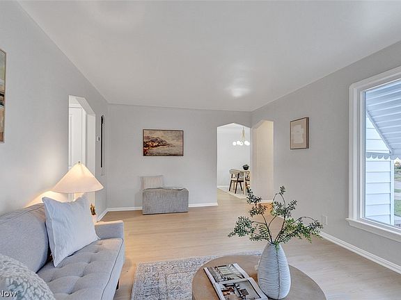 4th image of 5735 W 44th St