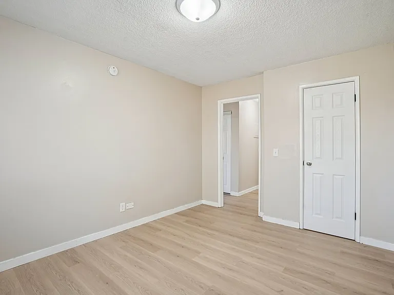 Keller Flats — Photo 40
