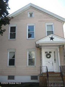 38 High Street, Green island, NY, 12183