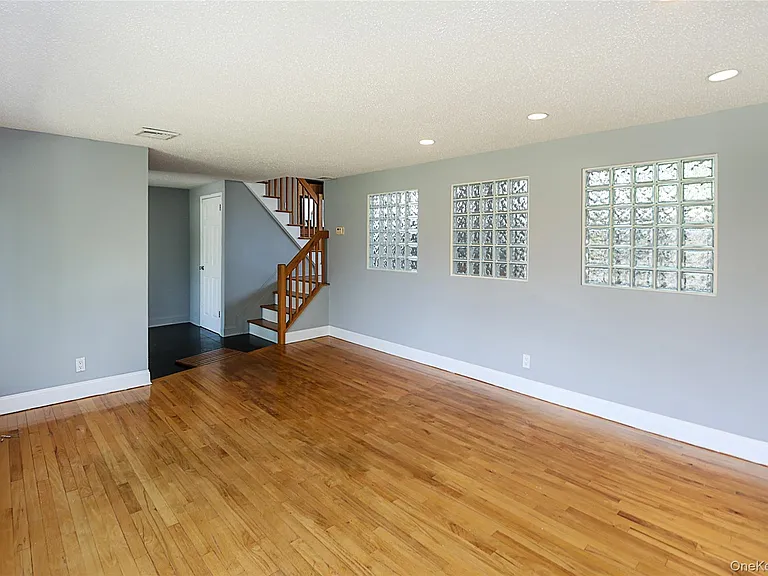 874 Seamans Neck Rd — Photo 8