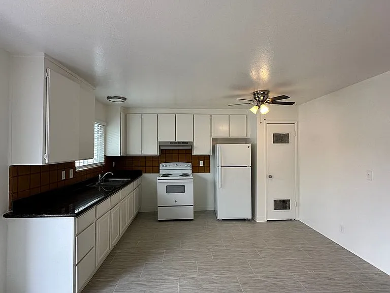 590 Stoney Ct — Photo 6