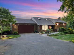 6895 Jackson Dr, Seven Valleys, PA 17360