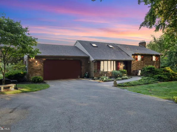 6895 Jackson Dr, Seven Valleys, PA 17360