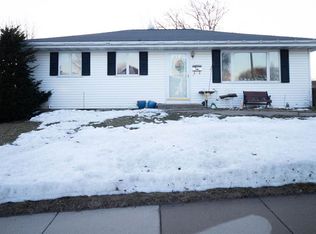 2655 Mesa Dr, Dubuque, IA 52001