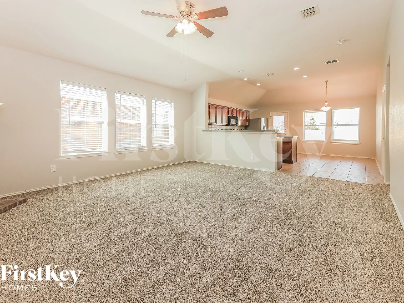 3 bed, 2.0 bath, 1570 sqft, $1,975 — Photo 3
