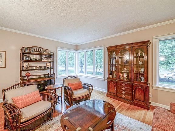 3rd image of 6263 N Washington Blvd