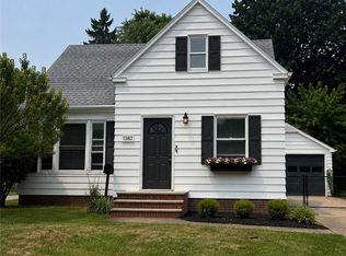 1382 Sunset Rd, Mayfield Heights, OH 44124