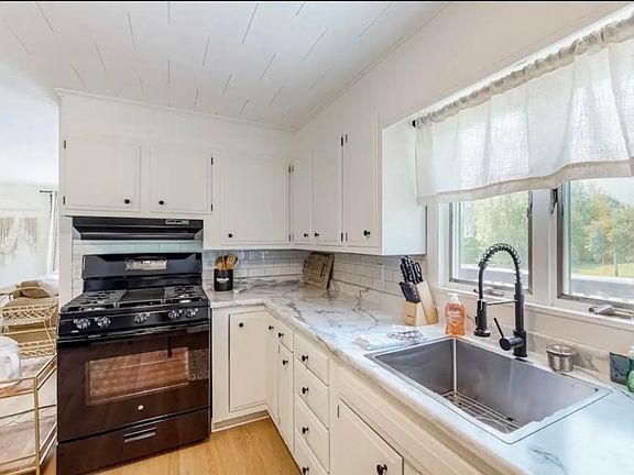 5th image of 336 Cote Hill Road