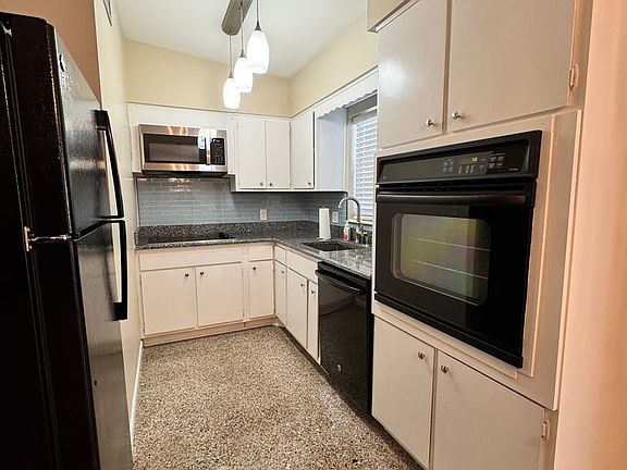 3rd image of 813 Center Ln