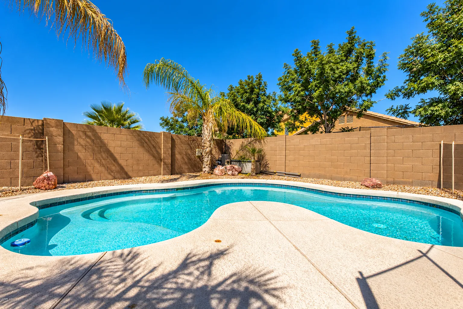 3 bed, 1115 sqft, $2,195 — Photo 3
