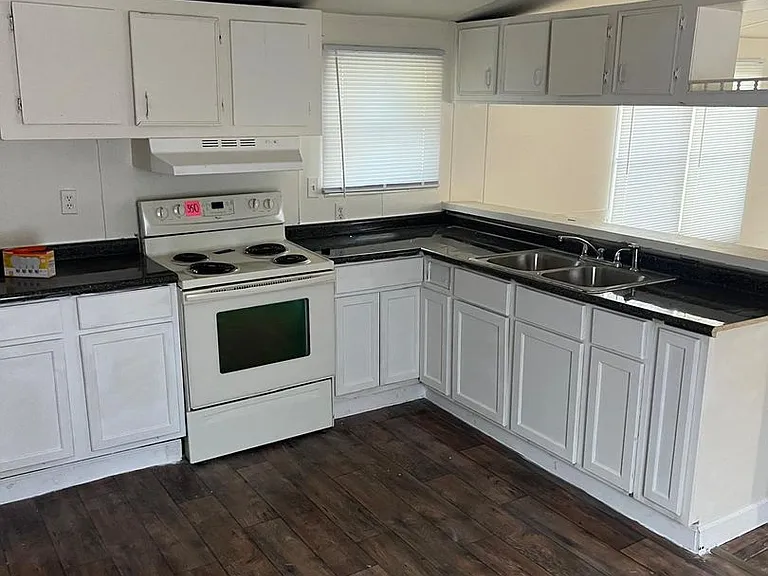 63 Lakeshore Dr — Photo 32