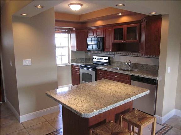 5th image of 20965 SW 84th Ave