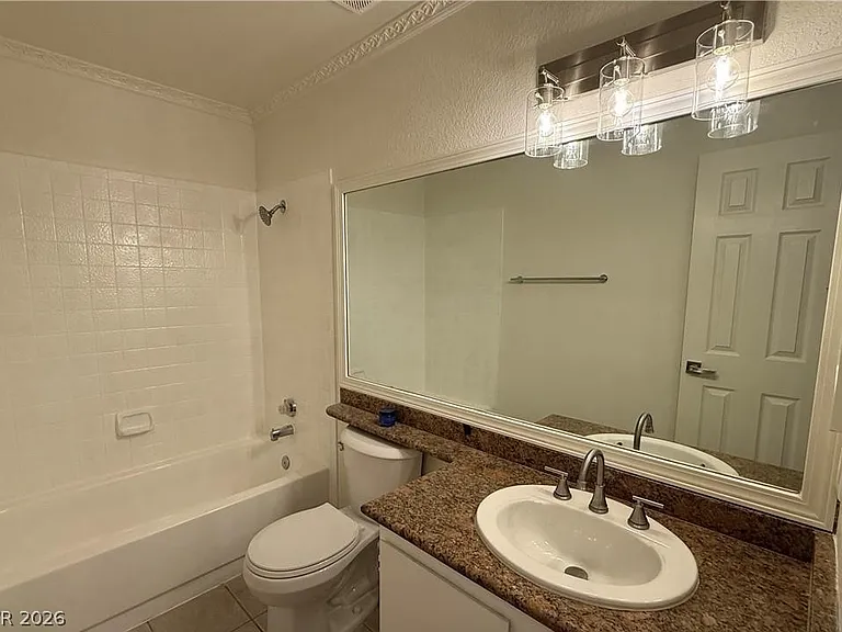 460 Elm Dr #204 — Photo 15