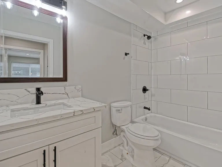 1923 Vanderbilt Ln — Photo 14