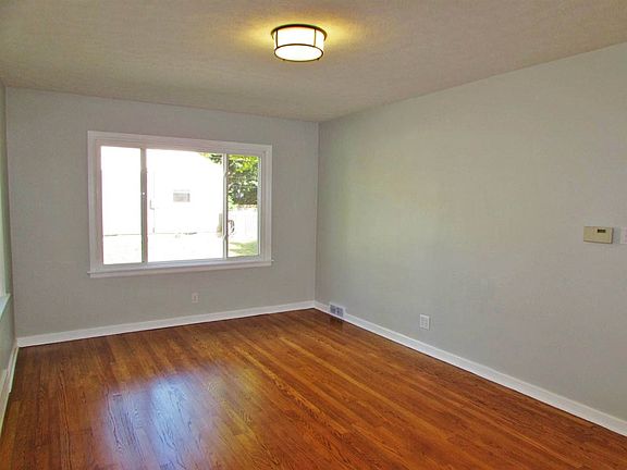 4th image of 1311 Sinton Ave