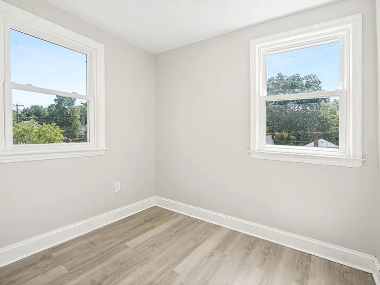 5204 Lackawanna St — Photo 18