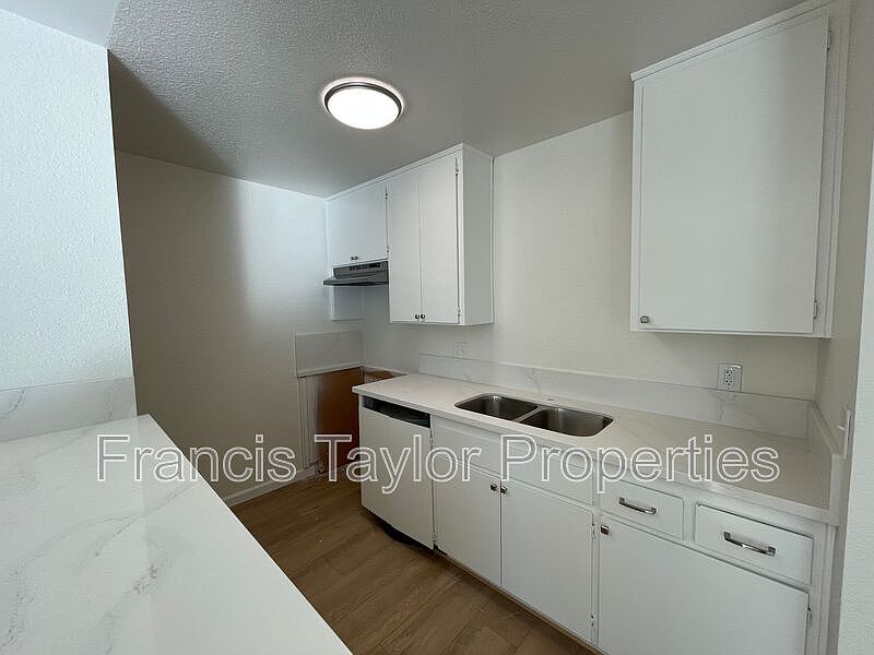 1st image of 424 Plymouth Dr APT 23