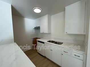 424 Plymouth Dr APT 23, Vista, CA 92083