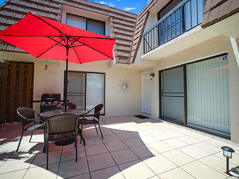 825 Center St #11C — Photo 3