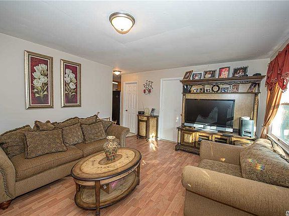 3rd image of 25 Edgewood Ave
