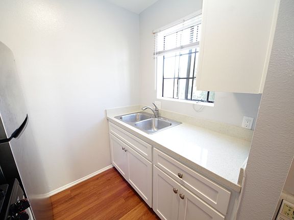 5th image of 1140 Venice Blvd APT 101