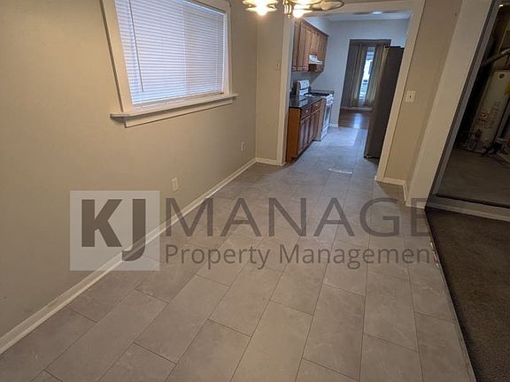 5th image of 1621 E Granet Ave