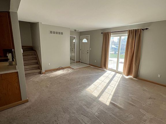 5th image of 27157 Winchester St