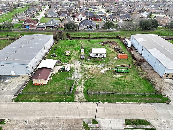 3rd image of 1825 Industrial Blvd