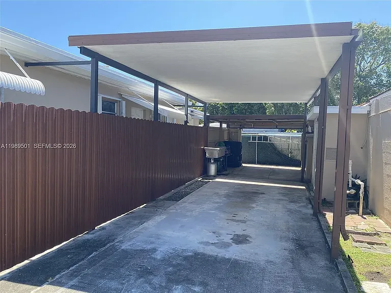 3302 SW 10th St #3 — Photo 11