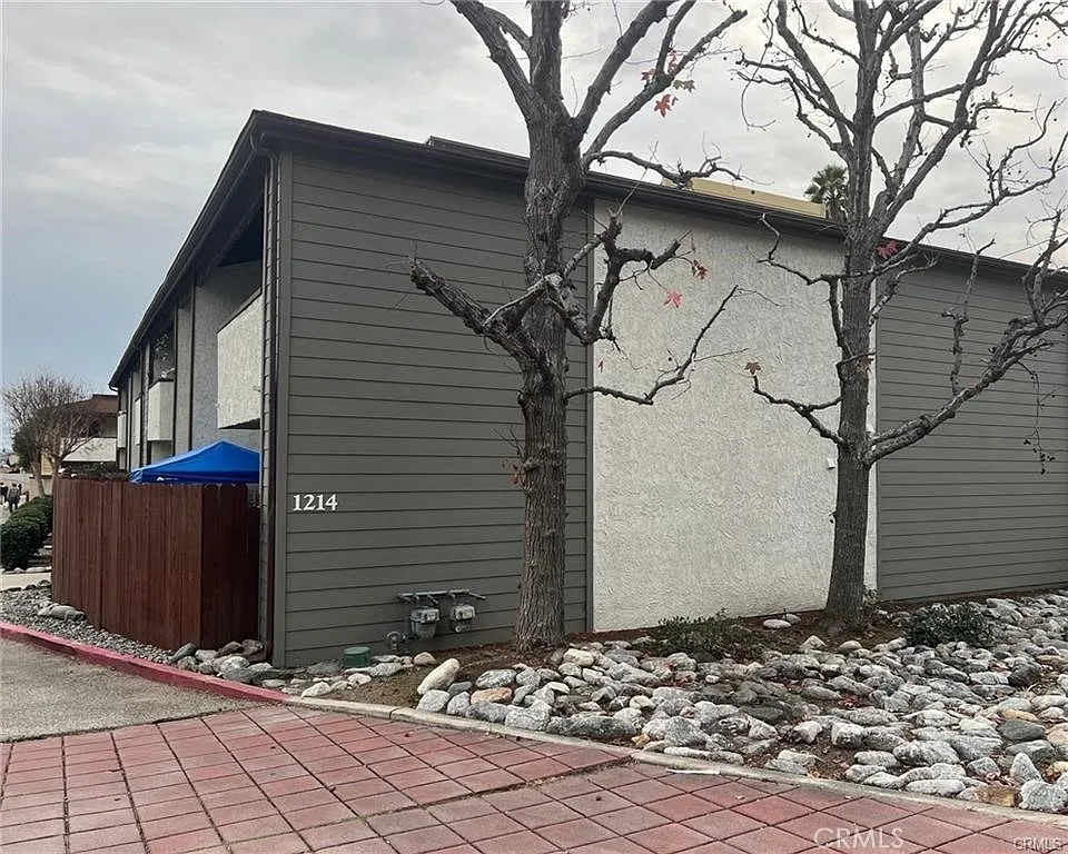 2 bed, 956 sqft, $2,650 — Photo 1