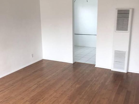 5th image of 1090 E Santa Clara St