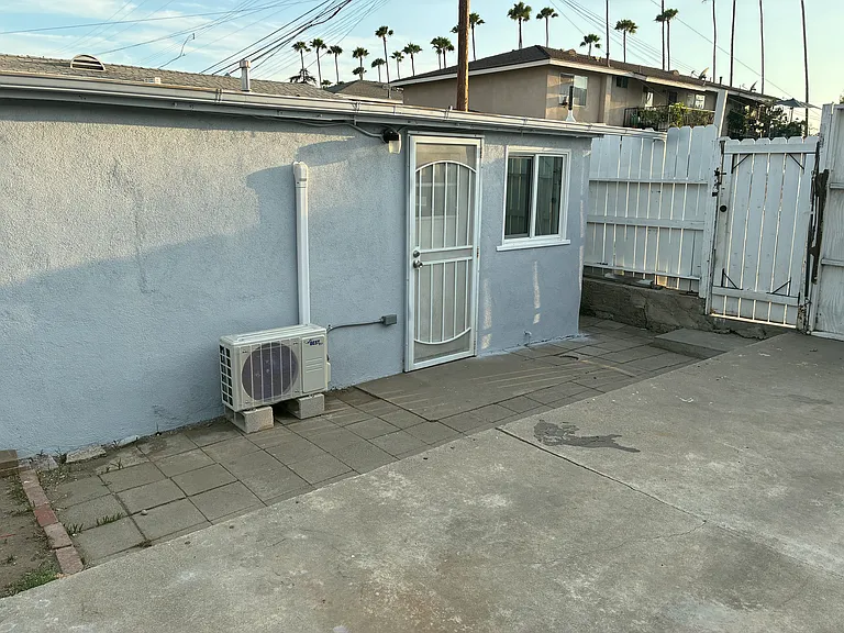 941 N Alameda Ave — Photo 11