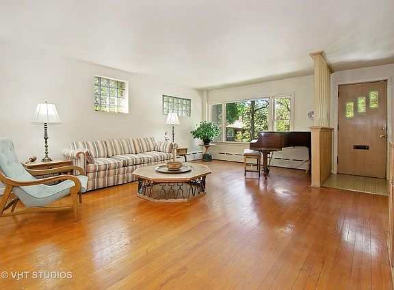 2nd image of 6731 N Hermitage Ave