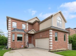 1731 Greenwood Rd, Glenview, IL 60026