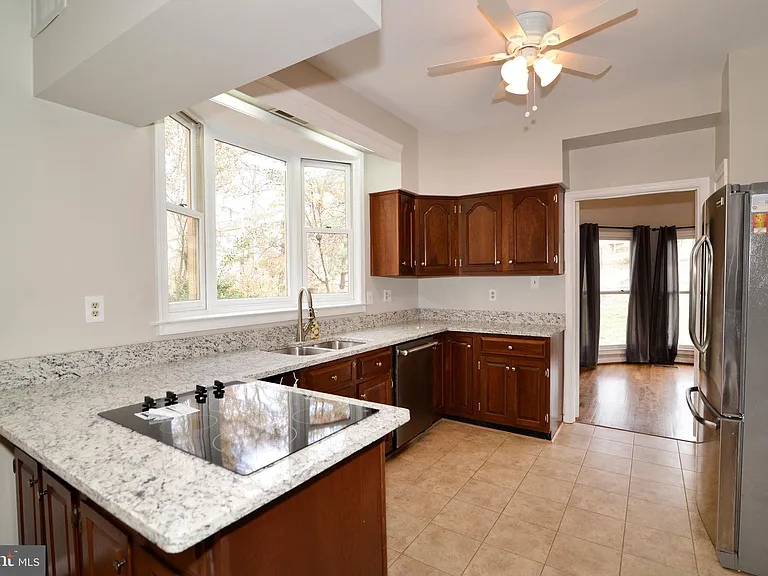10200 Aspen Willow Dr — Photo 7