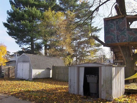 5th image of 2020 Oakland Ave