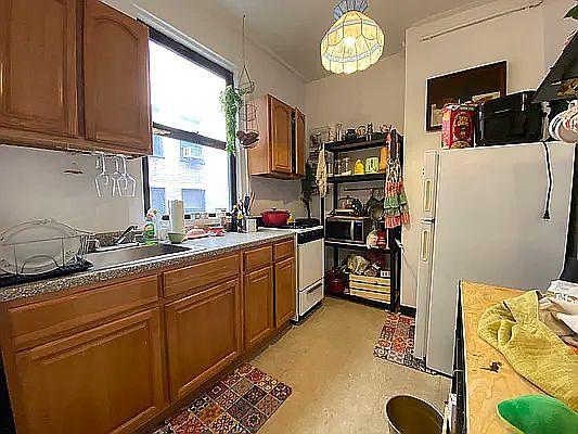 3rd image of 243 W 107th St #2S