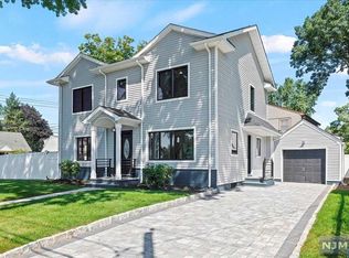5 Momar Dr, Bergenfield, NJ 07621